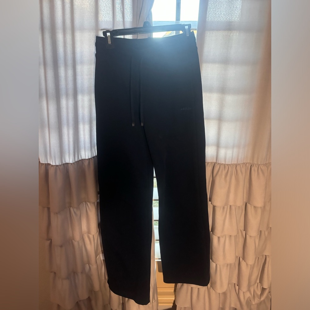 Aritzia Wide Leg navy sweatpants brand new. Cozy fleece XS